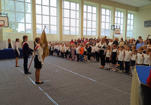Uczniowie klas pierwszych podczas uroczystości ślubowania