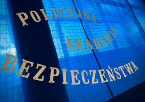 Dekoracja - napis "Policyjna Akademia Bezpieczeństwa"