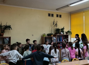 Zajęcia taneczne poprowadzone przez wolontariuszy