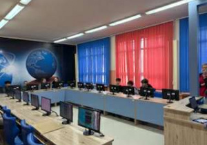 Uczniowie klasy 8a podczas podsumowania projektu