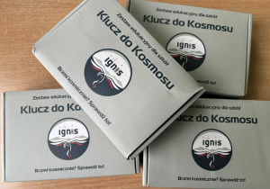 Pudełka z elementami do lutowania