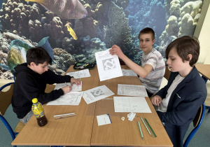 Uczestnicy konkursu rozwiązują zadania