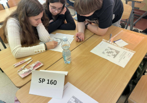 Uczestnicy konkursu rozwiązują zadania