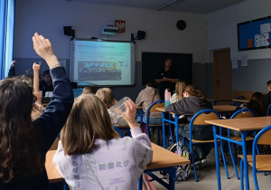 Uczniowie podczas zajęć